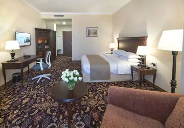 Фото номера Стандартный люкс Отель Ani Grand Hotel Yerevan г. Ереван 2