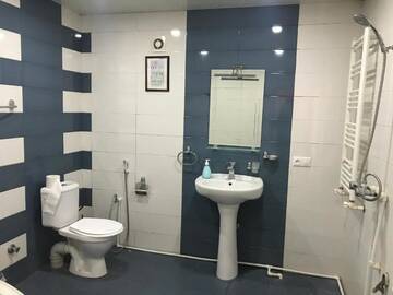 Фото номера Большой двухместный номер с 1 кроватью Хостелы New Yerevan г. Ереван 15
