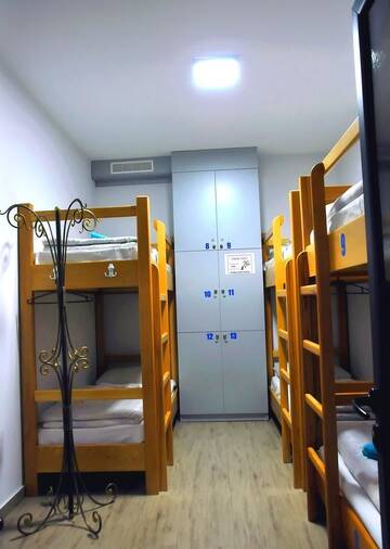 Фото номера Кровать в общем 8-местном номере Хостелы MGA Hostel &amp; Tours г. Ереван 2
