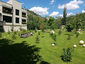 Фото номера Семейный номер с видом на сад Отель Ibiza Hotel г. Ереван 4