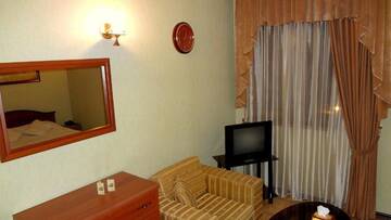 Фото номера Бюджетный двухместный номер с 1 кроватью Отель Park Avenue Hotel Yerevan г. Ереван 5