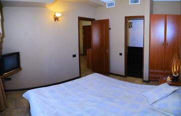 Фото номера Семейный номер Отель Park Avenue Hotel Yerevan г. Ереван 3