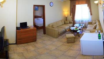 Фото номера Семейный номер Отель Park Avenue Hotel Yerevan г. Ереван 5