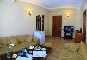 Фото номера Семейный номер Отель Park Avenue Hotel Yerevan г. Ереван 6