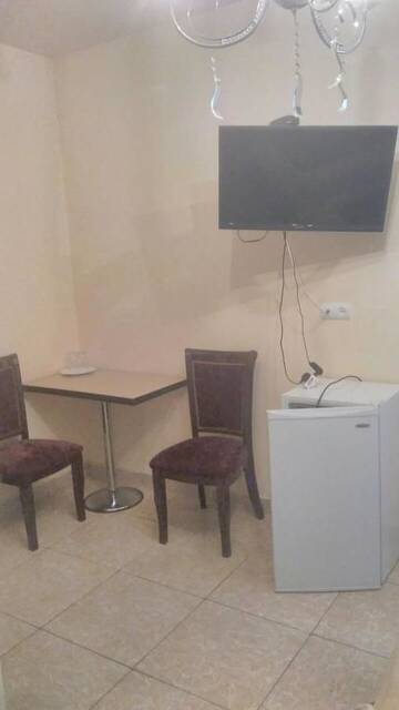 Фото номера Стандартный трехместный номер Отель Comfort House Hotel and Tours г. Ереван 5