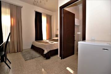 Фото номера Двухместный номер с 1 кроватью и собственной ванной комнатой Отель Comfort House Hotel and Tours г. Ереван 12