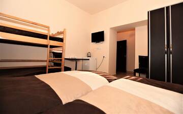 Фото номера Семейный номер Отель Comfort House Hotel and Tours г. Ереван 2