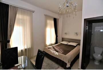 Фото номера Двухместный номер с 1 кроватью и собственной ванной комнатой Отель Comfort House Hotel and Tours г. Ереван 4