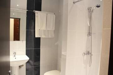 Фото номера Стандартный двухместный номер с 1 кроватью Отель City Centre Hotel By Picnic г. Ереван 17