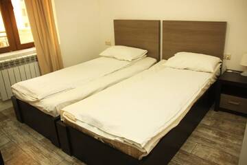 Фото номера Стандартный двухместный номер с 2 отдельными кроватями Отель City Centre Hotel By Picnic г. Ереван 7