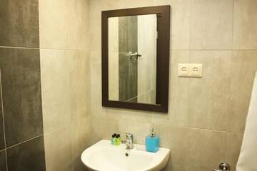 Фото номера Стандартный двухместный номер с 2 отдельными кроватями Отель City Centre Hotel By Picnic г. Ереван 17