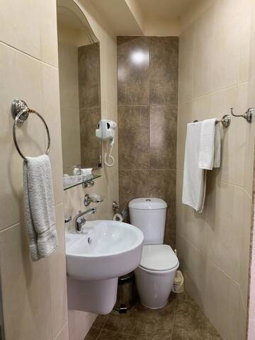 Фото номера Стандартный двухместный номер с 1 кроватью Отель Park Hotel г. Ереван 4