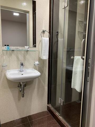 Фото номера Бюджетный двухместный номер с 1 кроватью (без окна) Отель Park Hotel г. Ереван 5
