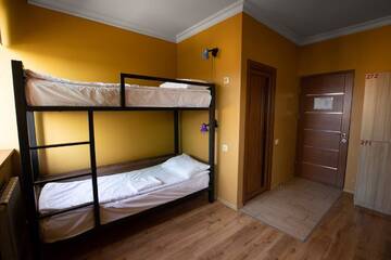 Фото номера Кровать в общем номере с 4 кроватями Хостелы Kantar Hostel г. Ереван 5