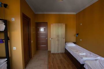 Фото номера Кровать в общем номере с 4 кроватями Хостелы Kantar Hostel г. Ереван 8