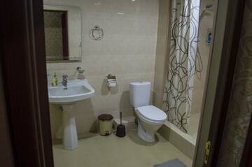 Фото номера Семейный люкс Отель 2x2 Cinema-Bar Hotel &amp; Tours г. Ереван 7