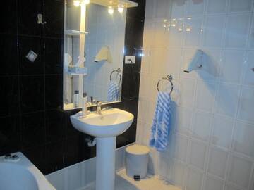 Фото номера Полулюкс Отель 2x2 Cinema-Bar Hotel &amp; Tours г. Ереван 6