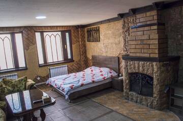 Фото номера Семейный люкс Отель 2x2 Cinema-Bar Hotel &amp; Tours г. Ереван 3