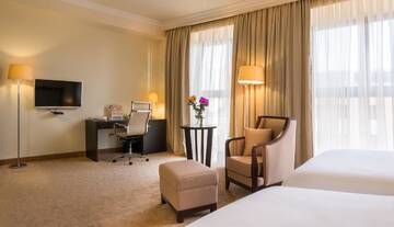 Фото номера Улучшенный двухместный номер с 2 отдельными кроватями Отель Paris Hotel Yerevan г. Ереван 3