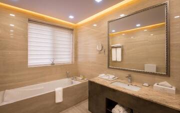 Фото номера Люкс Отель Paris Hotel Yerevan г. Ереван 2