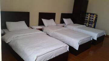 Фото номера Четырехместный номер с балконом Отель Benefice Mini-Hotel &amp; Tours г. Ереван 11
