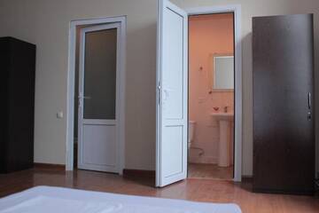 Фото номера Четырехместный номер с балконом Отель Benefice Mini-Hotel &amp; Tours г. Ереван 17