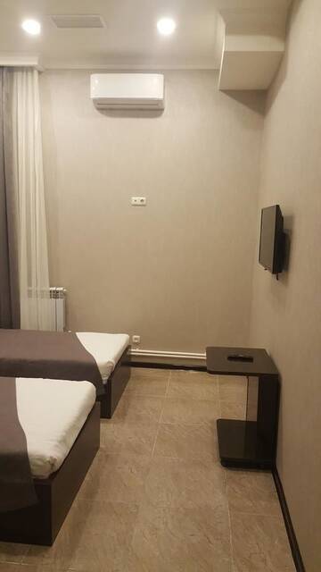 Фото номера Двухместный номер с 2 отдельными кроватями Отель Eridana Hotel г. Ереван 3