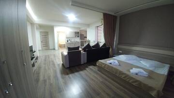 Фото номера Семейный номер с балконом Апарт-отели Cross Apartments and Tours г. Ереван 5