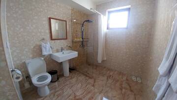 Фото номера Семейный номер с балконом Апарт-отели Cross Apartments and Tours г. Ереван 12