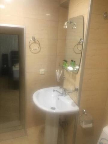 Фото номера Стандартный семейный номер Отель Art Hotel г. Ереван 6