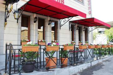 Фото номера Двухместный номер (для 2 взрослых и 1 ребенка) Отель Aleppo Hotel г. Ереван 13
