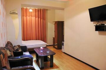 Фото номера Двухместный номер (для 2 взрослых и 1 ребенка) Отель Aleppo Hotel г. Ереван 17