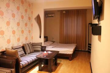Фото номера Двухместный номер (для 2 взрослых и 1 ребенка) Отель Aleppo Hotel г. Ереван 20
