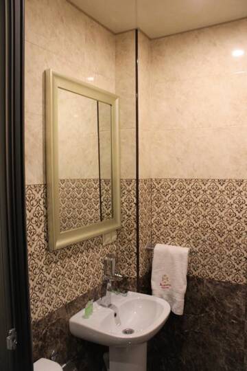 Фото номера Двухместный номер (для 2 взрослых и 1 ребенка) Отель Aleppo Hotel г. Ереван 9