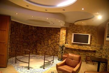 Фото номера Люкс с гидромассажной ванной и сауной Отель Palma Palace Hotel г. Ереван 2