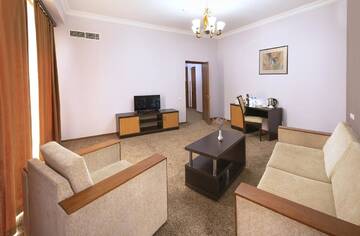 Фото номера Люкс Отель Ani Central Inn г. Ереван 6