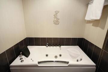 Фото номера Люкс Отель Ani Central Inn г. Ереван 13