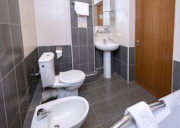 Фото номера Люкс Отель Ani Central Inn г. Ереван 16