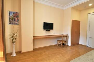 Фото номера Двухместный номер Делюкс с 1 кроватью Отель Albert House Hotel and Tours г. Ереван 8
