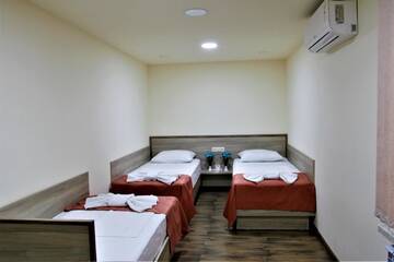 Фото номера Трехместный номер «Комфорт» Отель Albert House Hotel and Tours г. Ереван 6