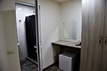 Фото номера Трехместный номер «Комфорт» Отель Albert House Hotel and Tours г. Ереван 4