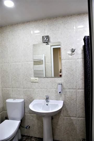 Фото номера Трехместный номер «Комфорт» Отель Albert House Hotel and Tours г. Ереван 8