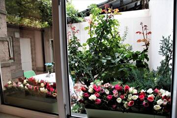 Фото номера Двухместный номер с 2 отдельными кроватями Отель Albert House Hotel and Tours г. Ереван 7