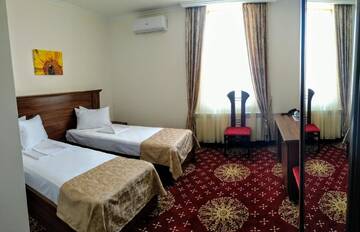 Фото номера Двухместный номер с 2 отдельными кроватями Отель Georgia Hotel г. Ереван 2