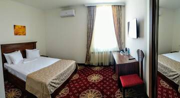 Фото номера Двухместный номер с 1 кроватью Отель Georgia Hotel г. Ереван 4