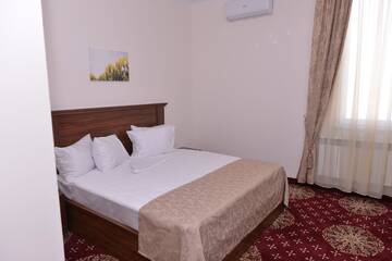 Фото номера Двухместный номер с 1 кроватью Отель Georgia Hotel г. Ереван 3