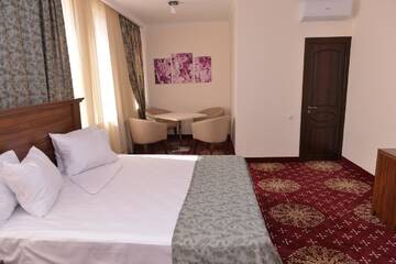 Фото номера Люкс Отель Georgia Hotel г. Ереван 2