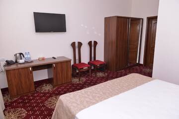 Фото номера Двухместный номер с 1 кроватью Отель Georgia Hotel г. Ереван 2