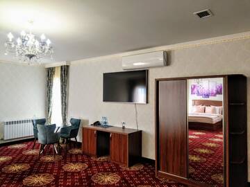 Фото номера Люкс с кроватью размера  Отель Georgia Hotel г. Ереван 4