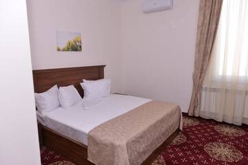 Фото номера Двухместный номер с 1 кроватью Отель Georgia Hotel г. Ереван 9